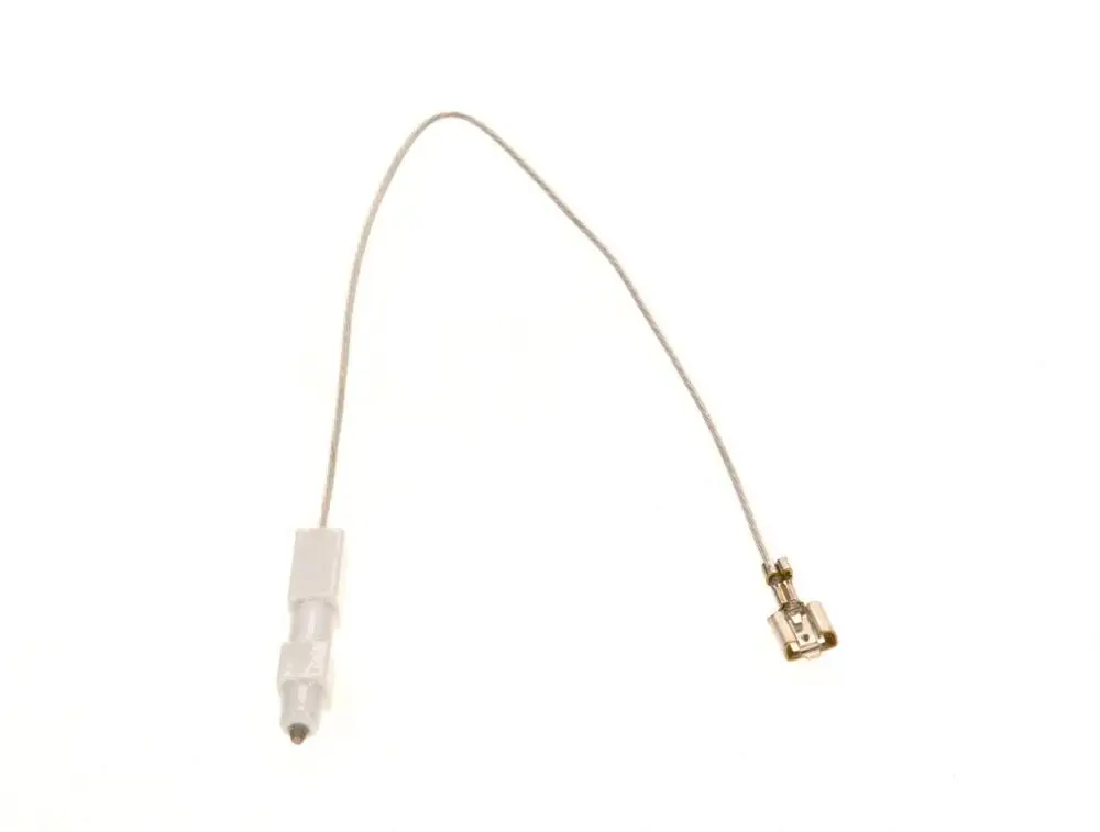 Bosch Zündbolzen mit Zündkabel, bestehend aus einem weißen Stecker auf einer Seite und einem metallischen Kontakt auf der anderen Seite, auf hellem Hintergrund.